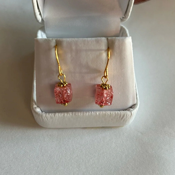 3/$20 Pink Red Square Crystal Ornate Gold Plated Dangling Drop Earrings - Picture 1 of 3